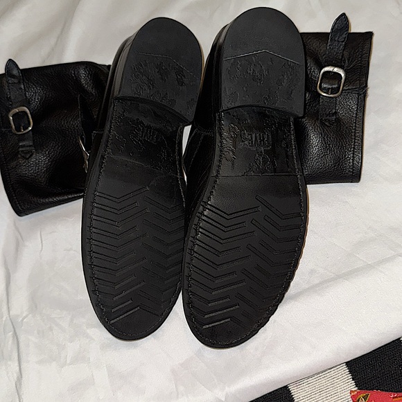 Frye Black Leather Slouchy Booties - size 9.5 - Picture 3 of 12